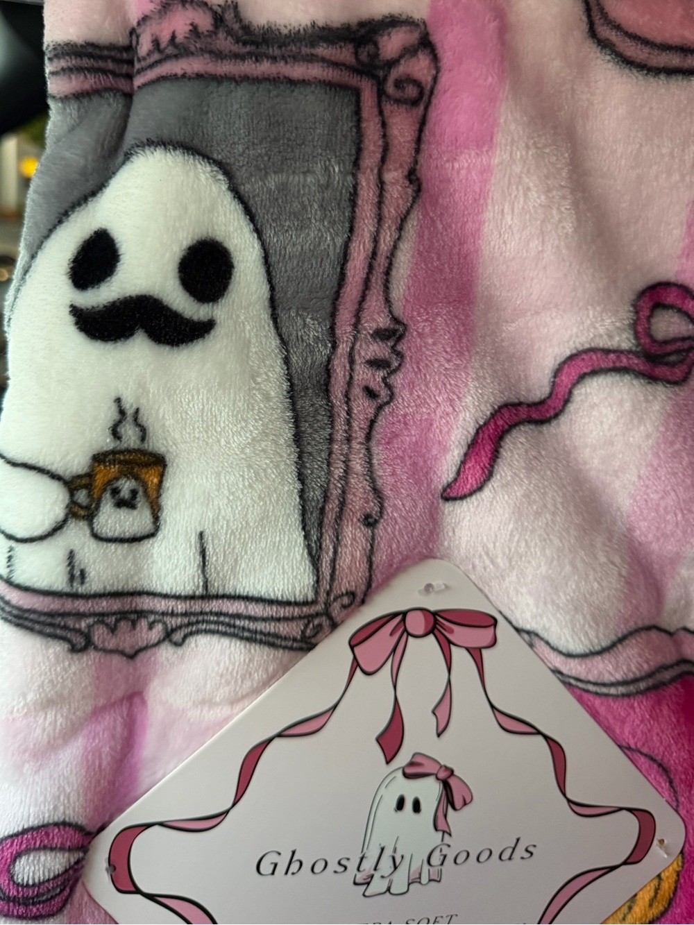 Pink ruffle Halloween throw blanket bows ghosts coffee skeleton vintage style - Picture 10 of 14